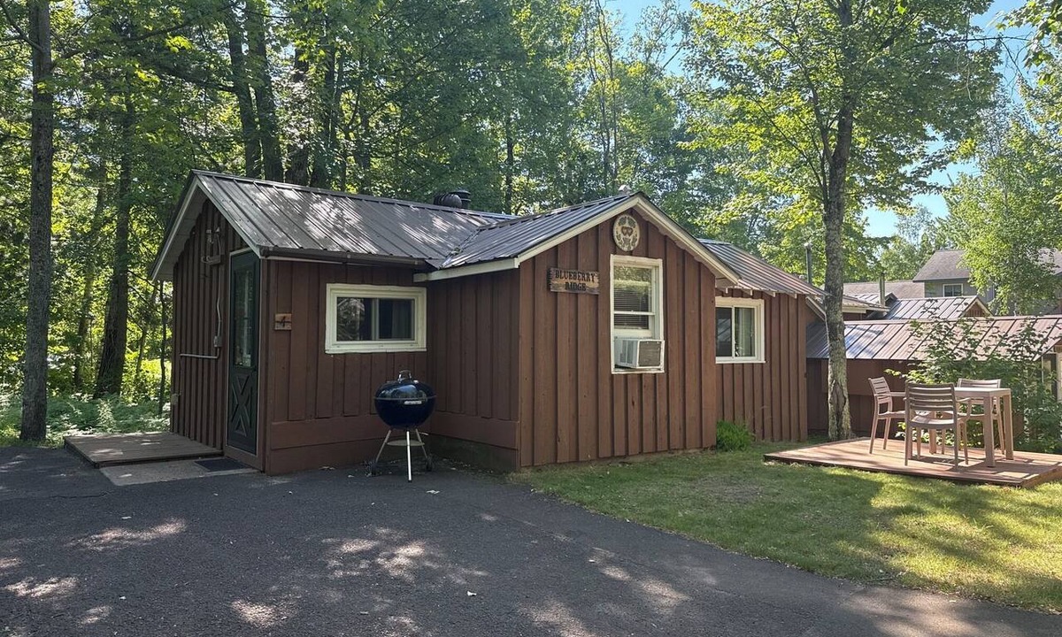 Ontonagon Cottage | Blueberry Ridge at Miller's Cottages