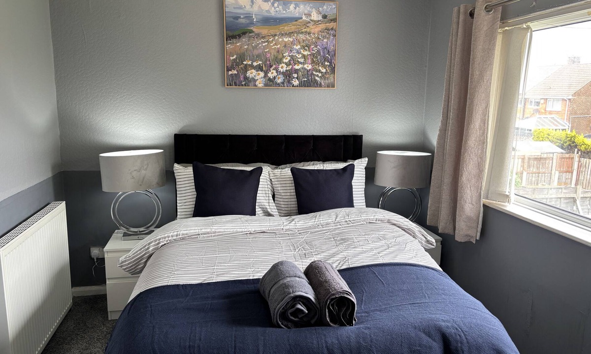Cowpen House | Blyth City Delight Free Parking