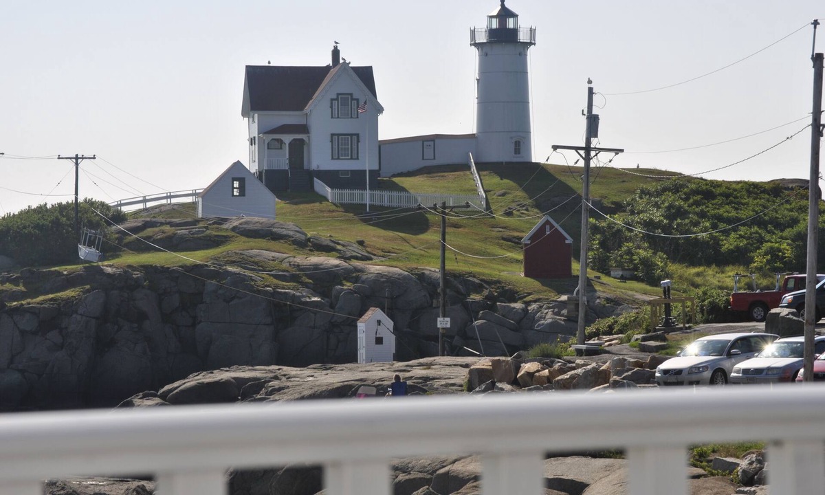 York Beach Cottage | Bold Ocean Front Cottage at Nubble light house