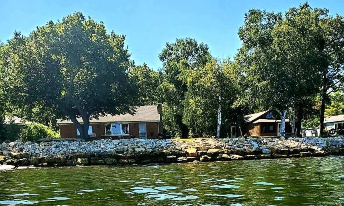 Little Sturgeon House | BOOK 2026 NOW WATERFRONT-ISLAND LIKE- FIRE PIT-SUNRISE SUNSET-RELAX-PRIVATE YARD