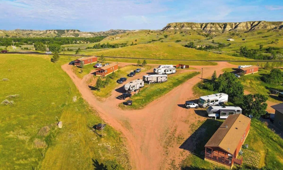 Medora Cabin | Boots Bison Cabin 2 BR 1 B Sleeps 6