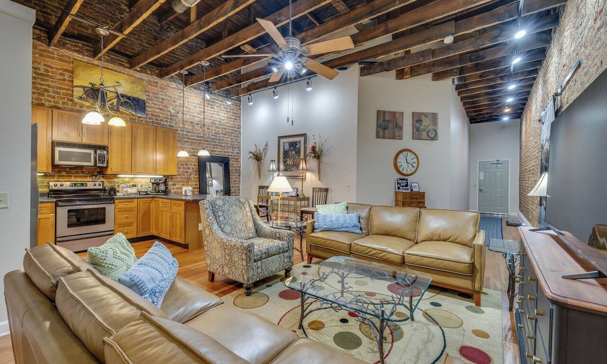Bristol Apartment | BordertownLoft:WhereVA meets TN, SleekGetaway Park