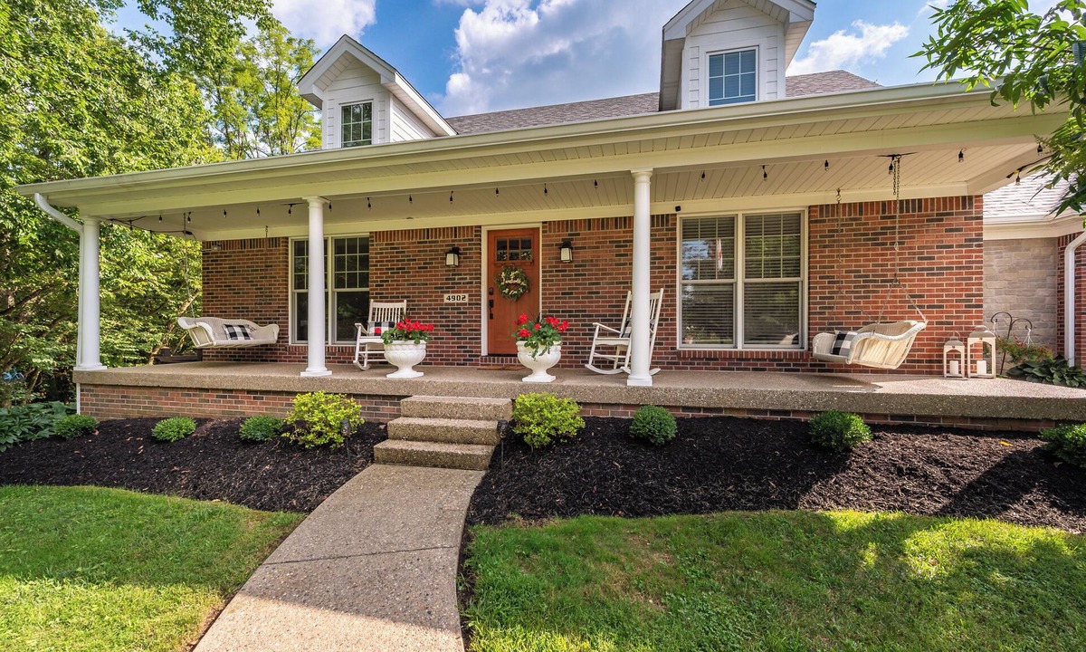 Crestwood House | Bourbon Trail Getaway on Quiet Cul-de-sac - minutes from I-71 - Sleeps 8