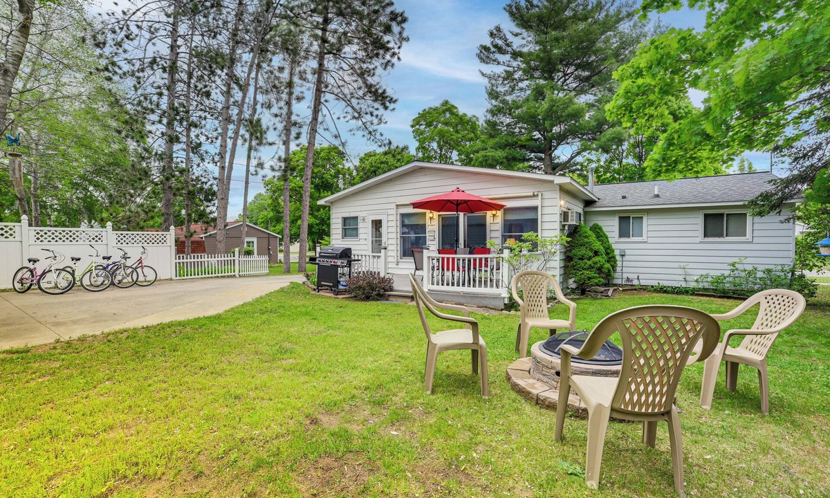 Boyne City House | Boyne City Retreat Near Beaches & Mtn Resort!