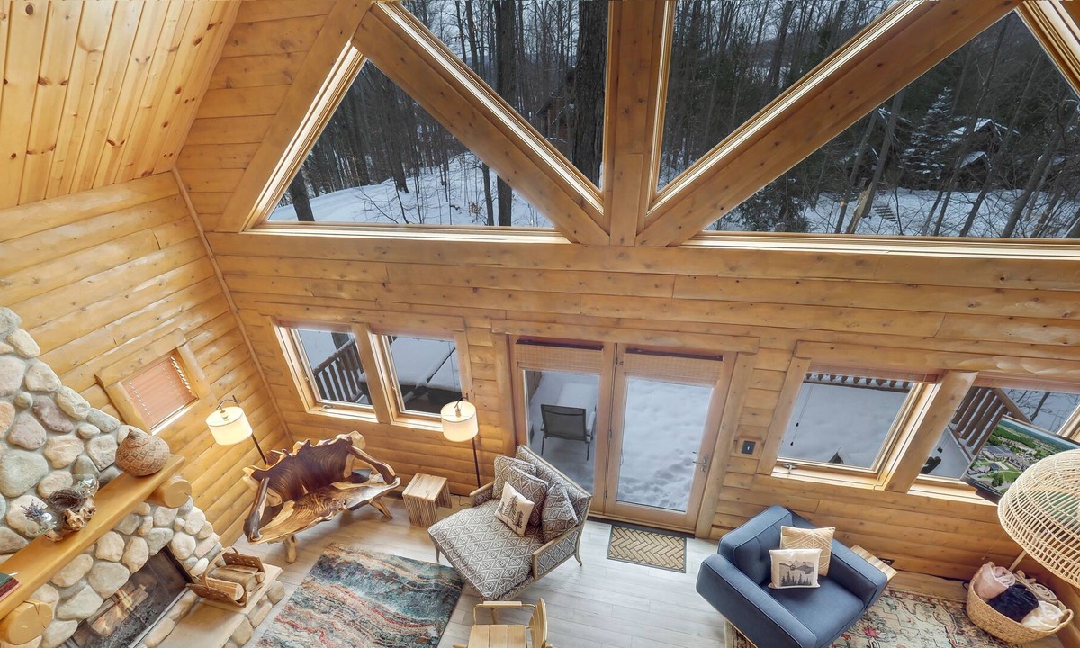 Boyne Falls Cabin | Boyne Mountain Cabin w/ garage close to golf, ski in/out clean, cozy & stylish!