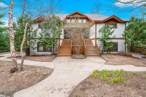 Boyne Falls House | Boyne Mountain Getaway