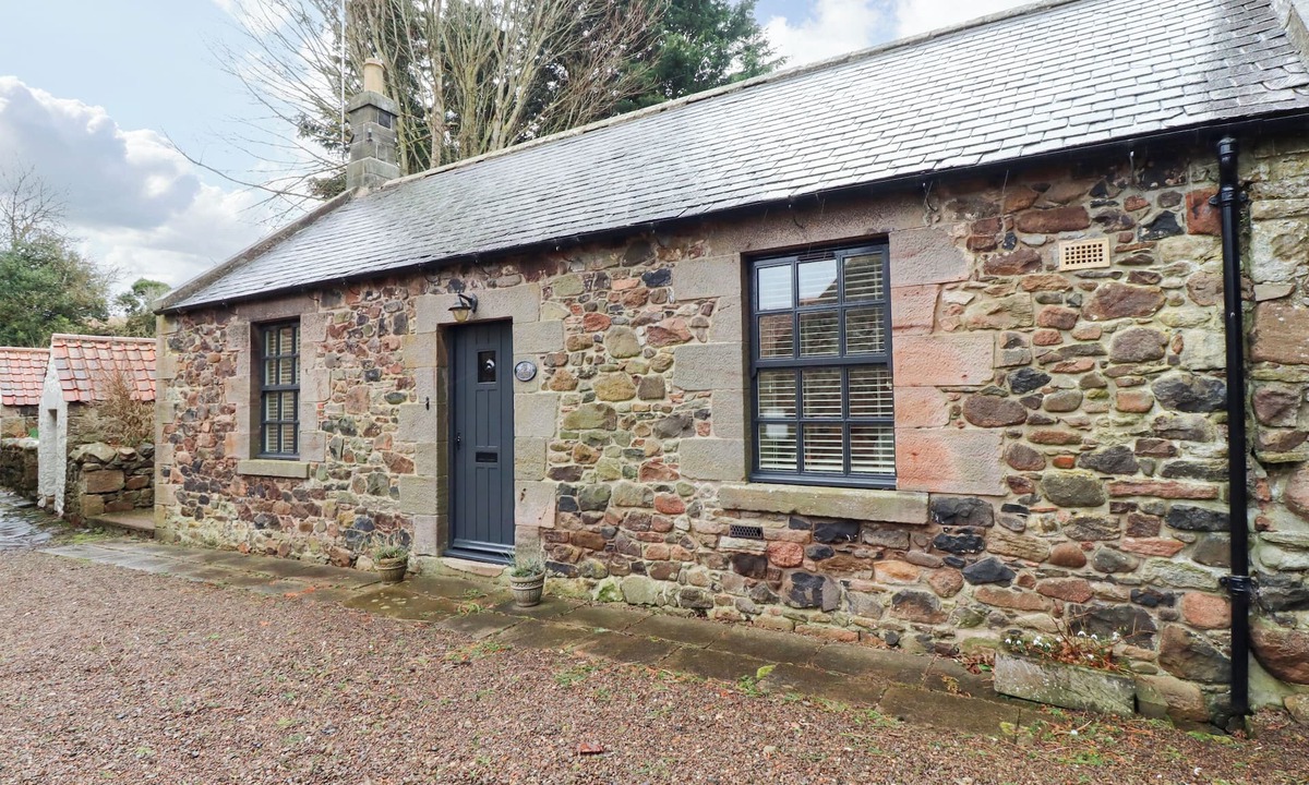 Akeld Cottage | BRACKEN LODGE, pet friendly, character holiday cottage in Wooler