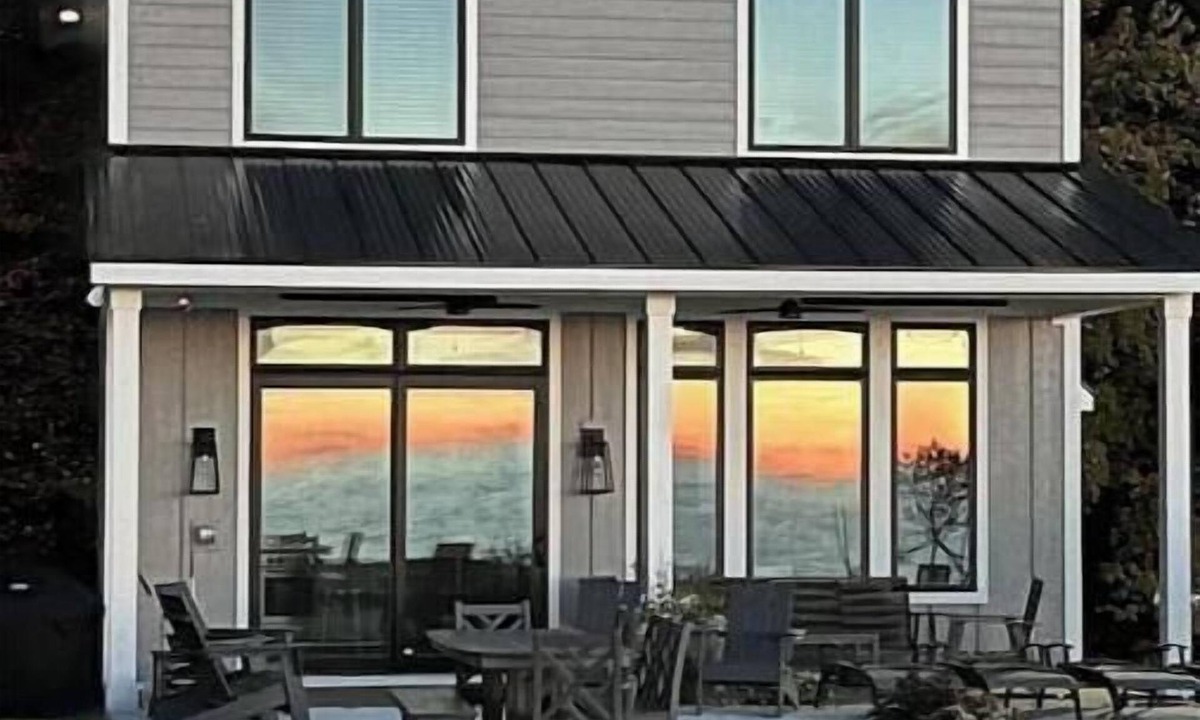 Mears Cottage | BRAND NEW- Juniper Cottage onLake Michigan! Low bluff, new stairs and beach!