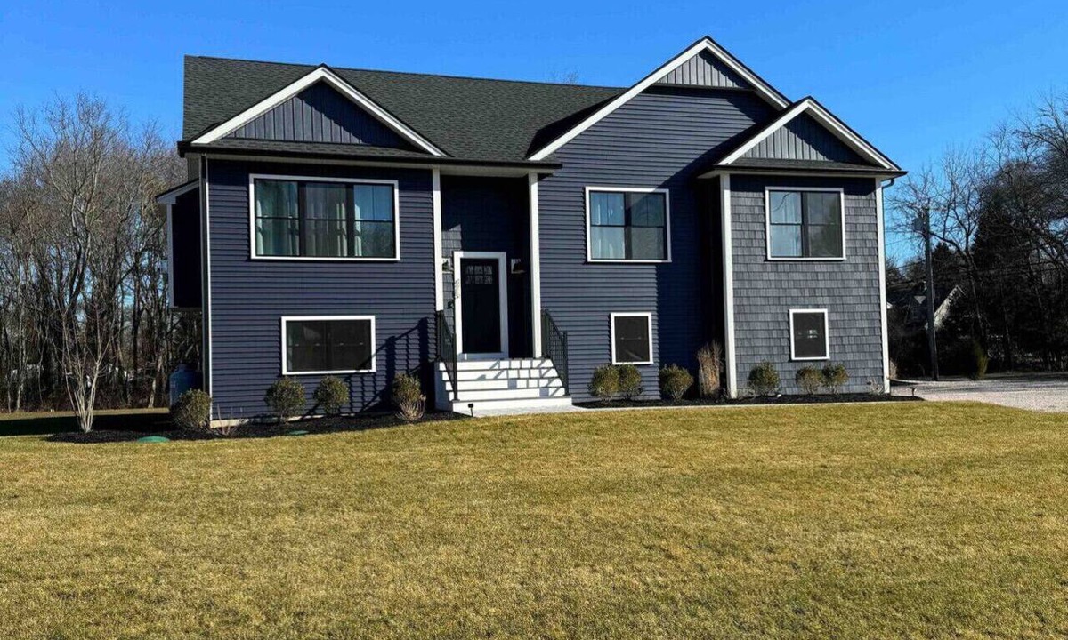 Wakefield-Peacedale Apartment | Brand New Spacious Coastal Home