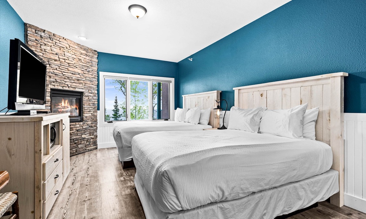Two Harbors House | Breathtaking Lake Views | Studio, 2 Queen | Pools