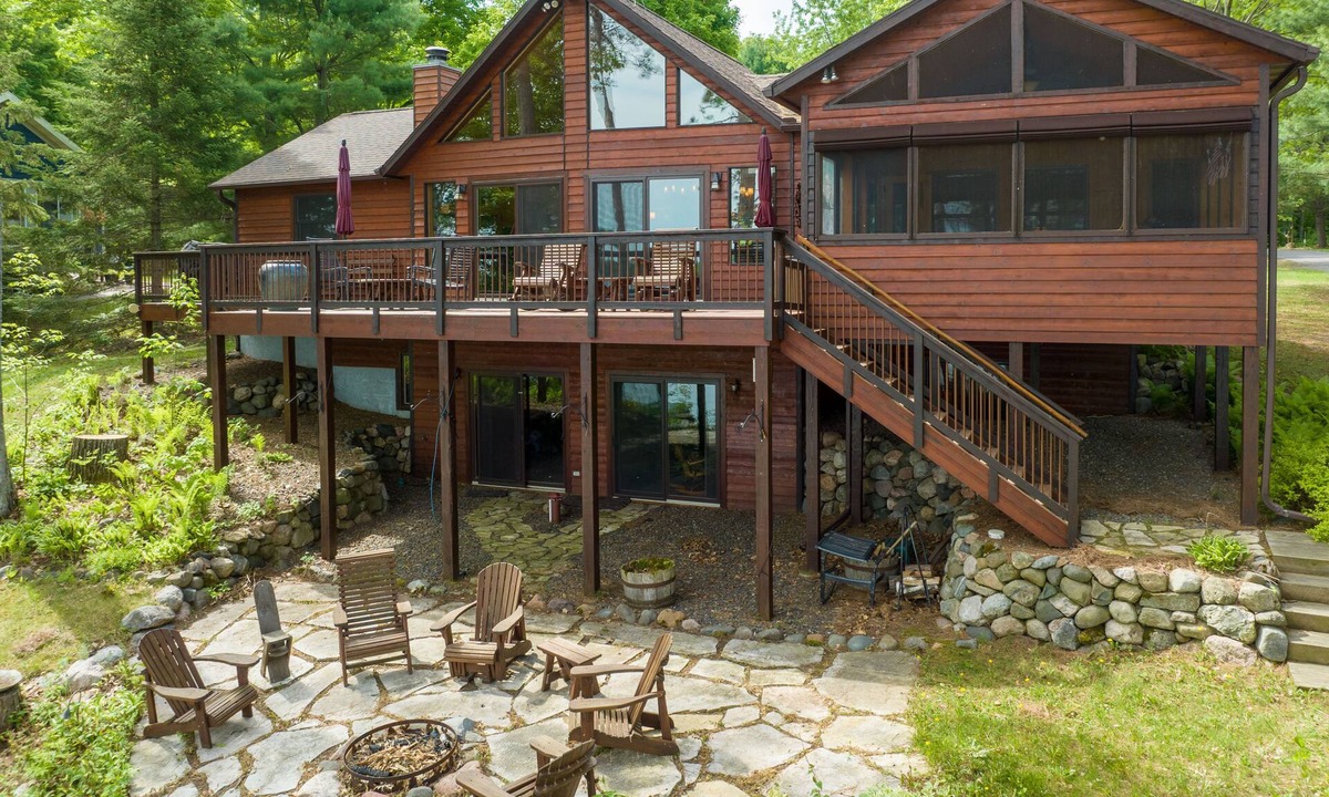 Stone Lake Cabin | Breathtaking Luxury Vacation Home on the Shores of Lac Courte Oreilles Lake