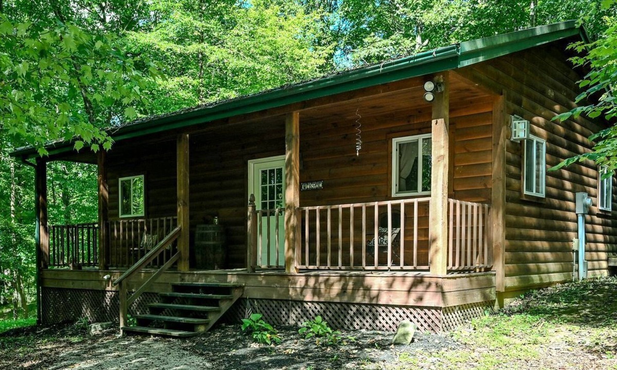 Laurelville Cabin | Breathtaking Secluded Wooden Cabin in Laurelville, Ohio