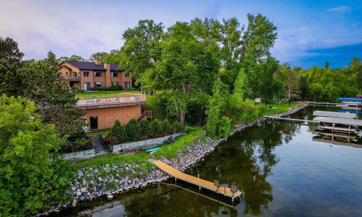 Bemidji Condo | Breezy Hills - Unit 2; Lake Bemidji, King Bed, Kayaks, PB Trail private access