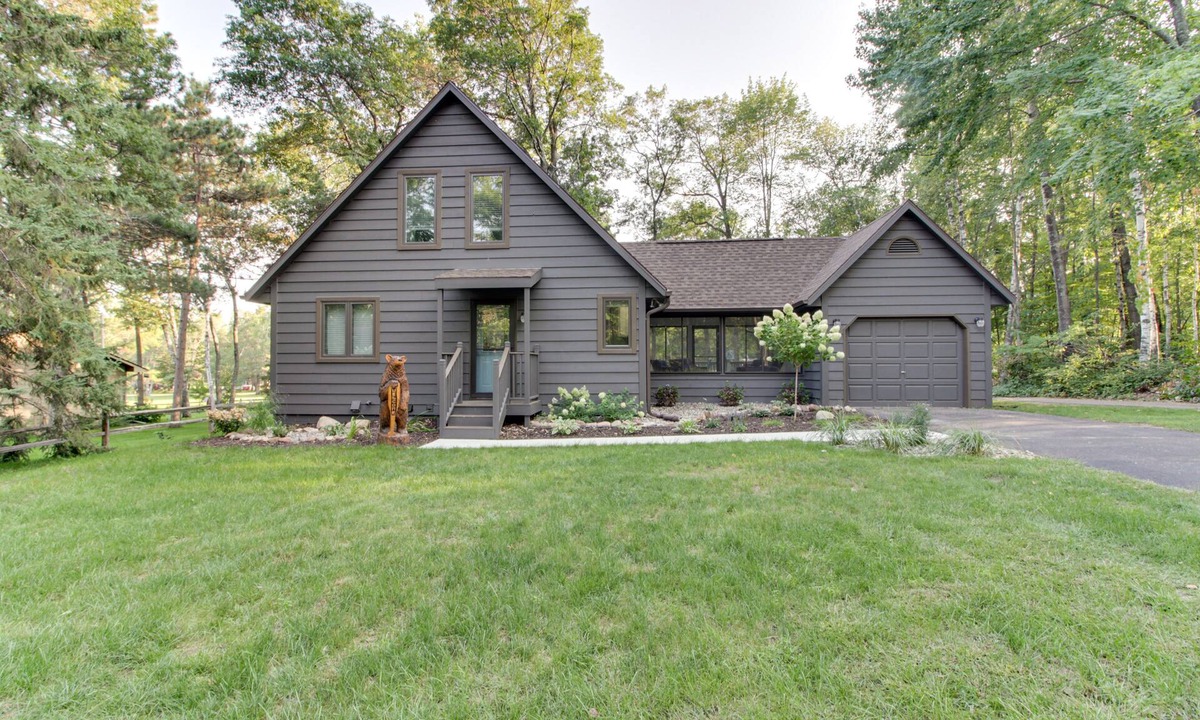 Breezy Point Cabin | Breezy Point Cabin: Deck w/Golf Course Views!