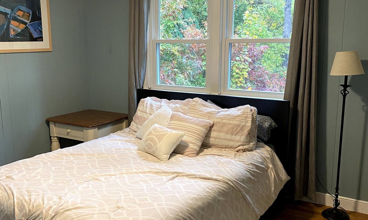 Brewster House | Brewster 3 Bedroom getaway with plenty of green space!