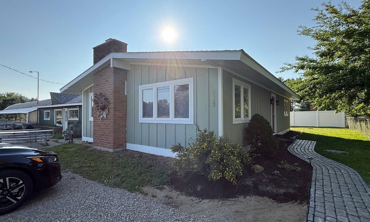 Mayfield House | Bright & Modern 3BR Lakeview Getaway – Fully Renovated July 2025