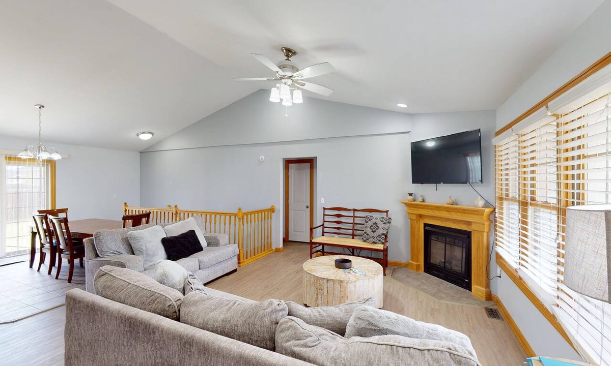Hays House | Bright 'n' Beautiful! 5 bedrooms 3 restrooms