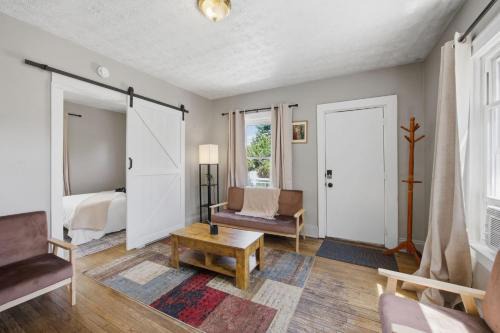 Tremont Apartment | Bright Tremont 2BR - Near Downtown CLE & Clinic
