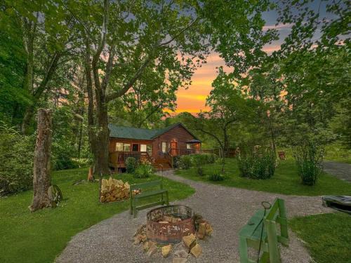 Gnaw Bone House | Brookside Cabin with HotTub and FirePit