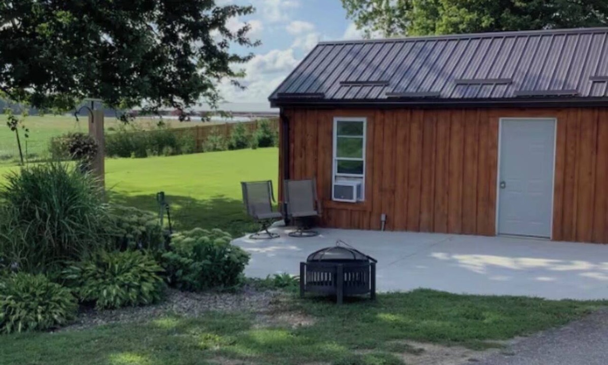 Malahide Cabin | Brown's Rustic Country Bunkie