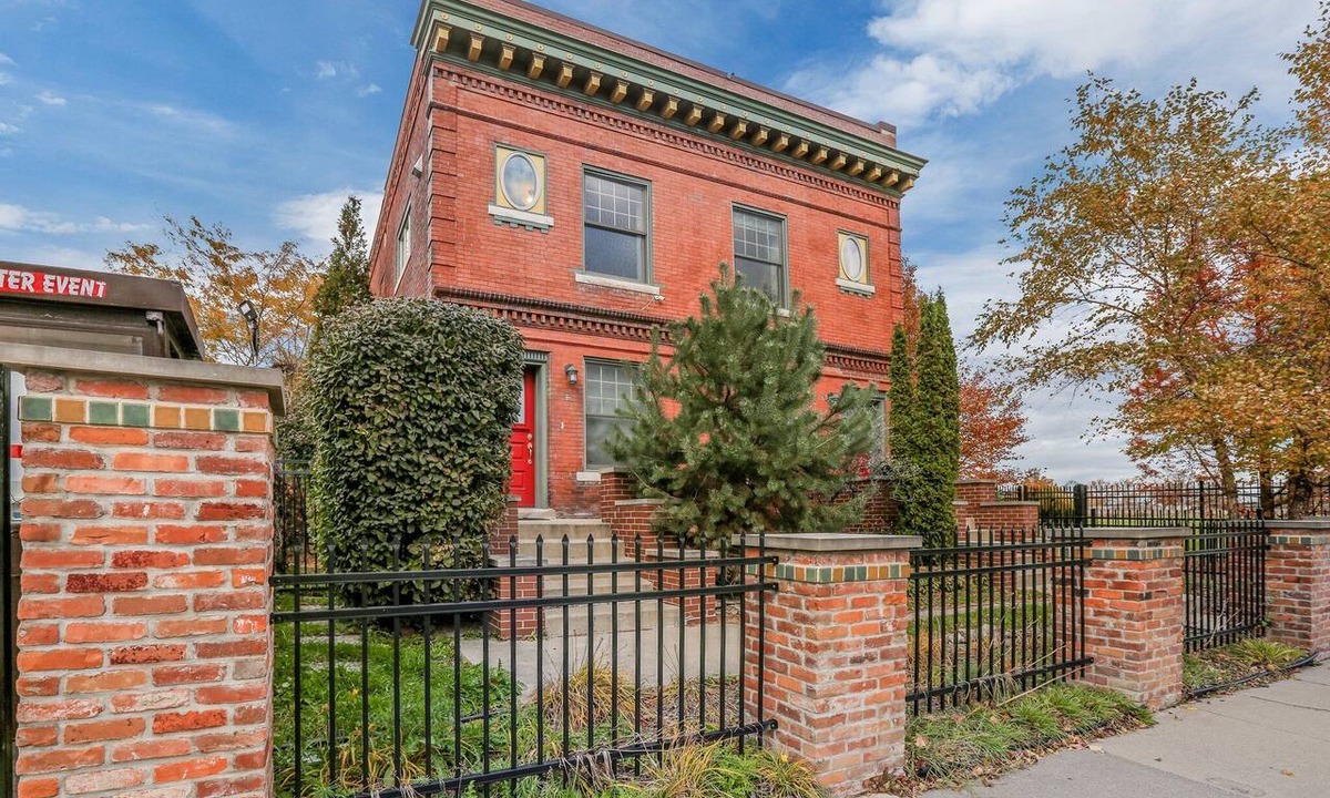 Brush Park Apartment | Brush Park Flats | Walk to Stadiums | Sleeps 9
