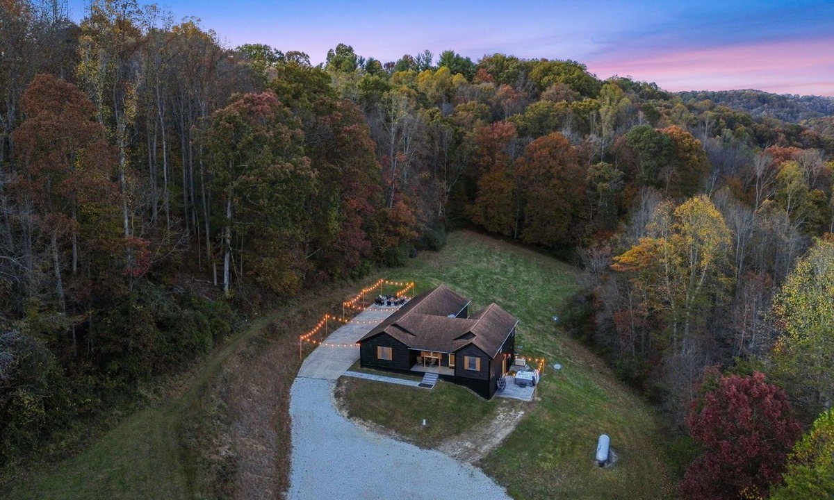 Rockbridge Cabin | Buck Run | Hocking Hills, 5BR, Pool Table, Hot Tub