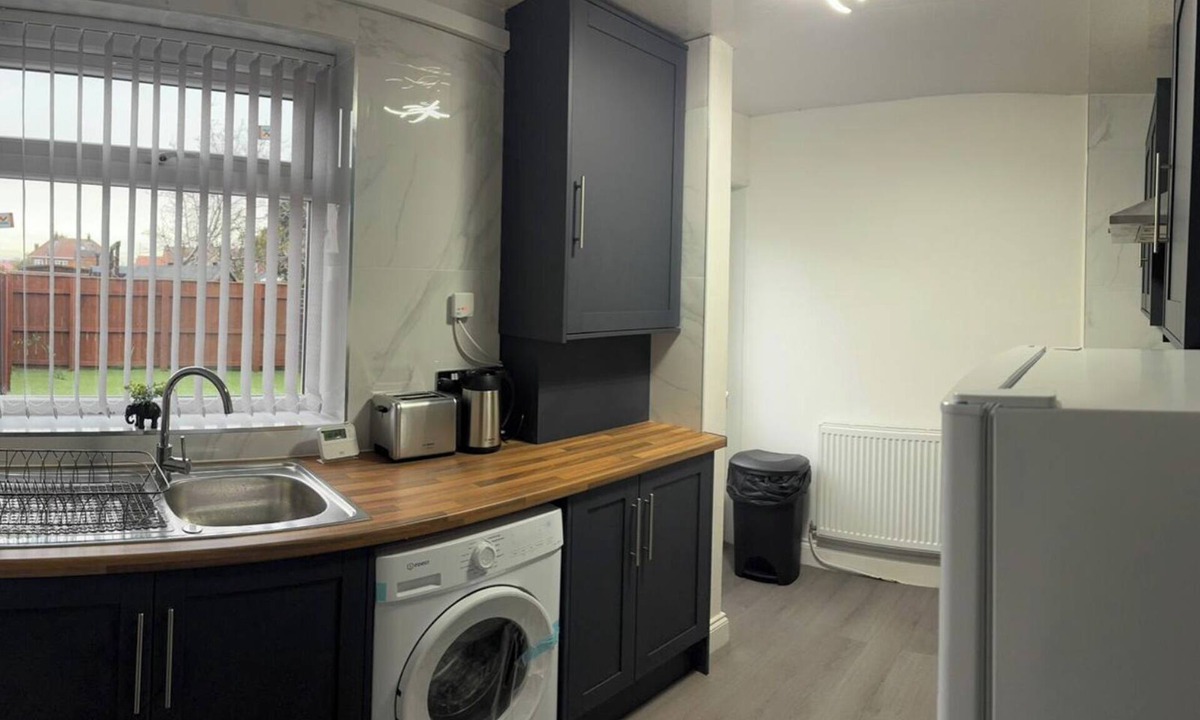 Jarrow House | Bungalow - Sleeps 2 - Parking - Garden