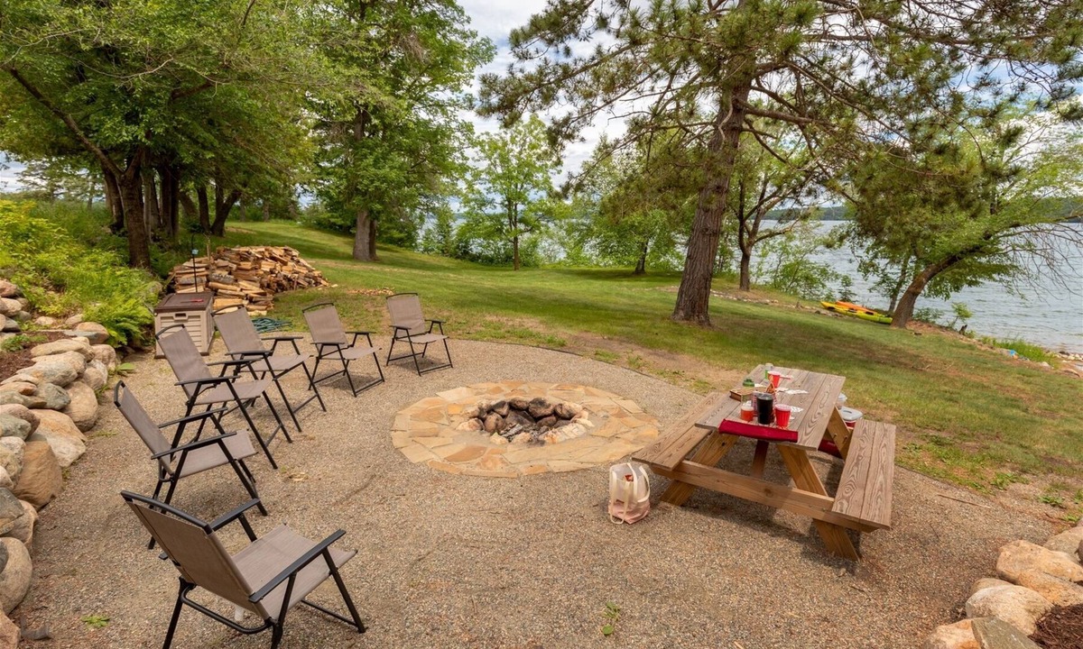 Walker House | Cabin 105 - Pet Friendly/Open Loft/Modern/Clean