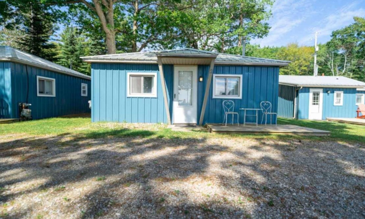 Oscoda Cabin | Cabin #2 Water's Edge
