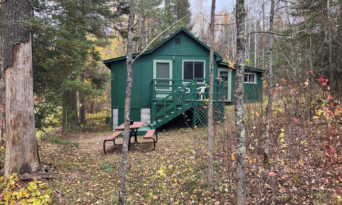 Ely Cabin | Cabin 2 "Waterfall" 2 BR, 5-6 pp, access to boats!