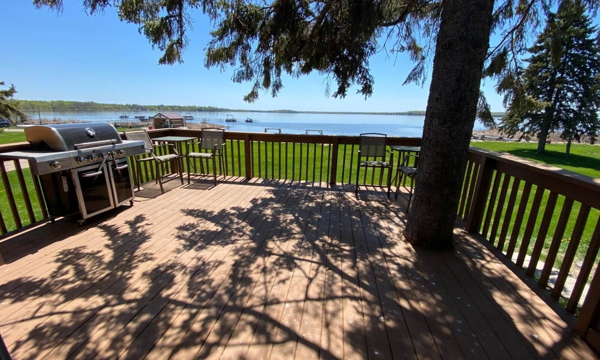 Hines Villa | Cabin 8 Lakefront Resort