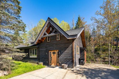 Ellicottville House | Cabin Across from HoliMont Creek-Side Back Deck