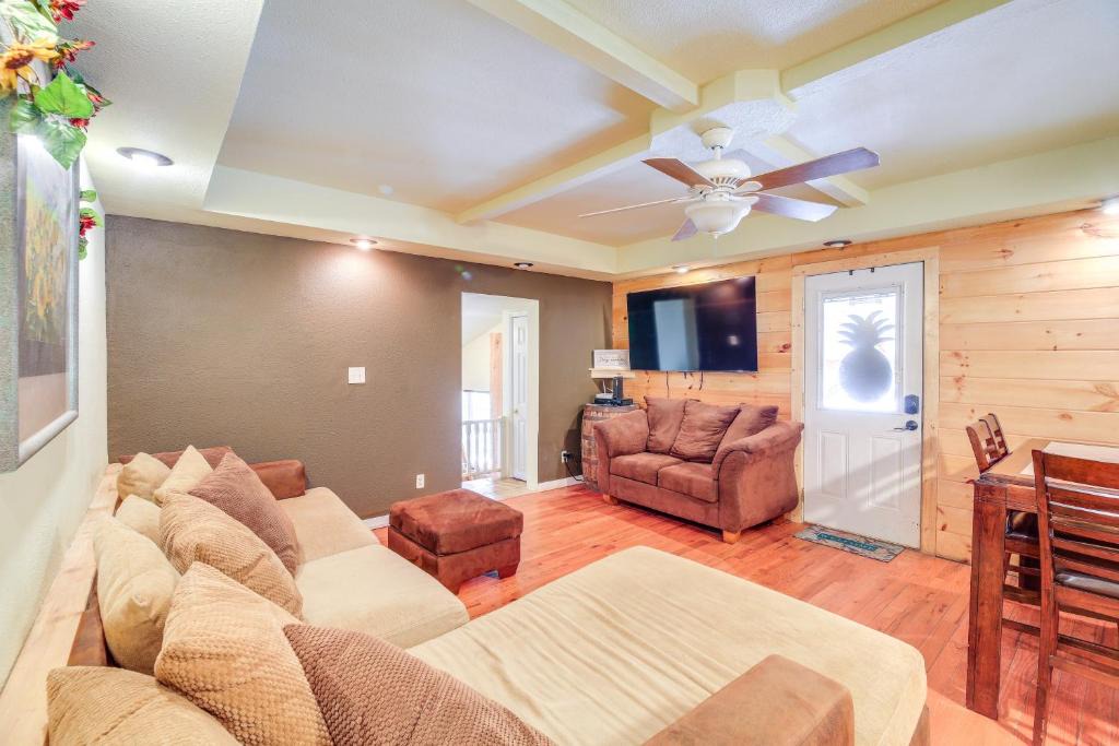Ragland House | Cabin Close to ATV & Hiking Trails in Delbarton