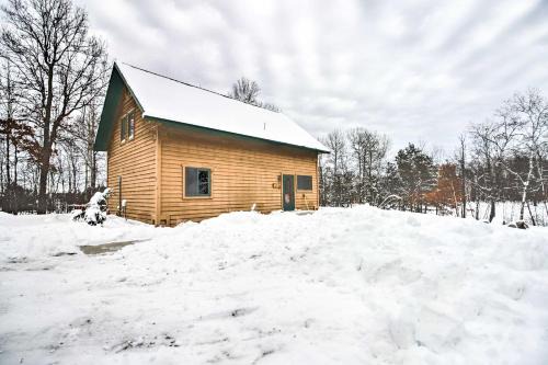 Pequot Lakes House | Cabin w/Fireplace < 1 Mile to Lakes + Golf