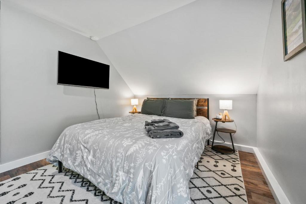 Whitefield Apartment | Cabot Modern Pet Friendly Apt 2nd Floor Studio