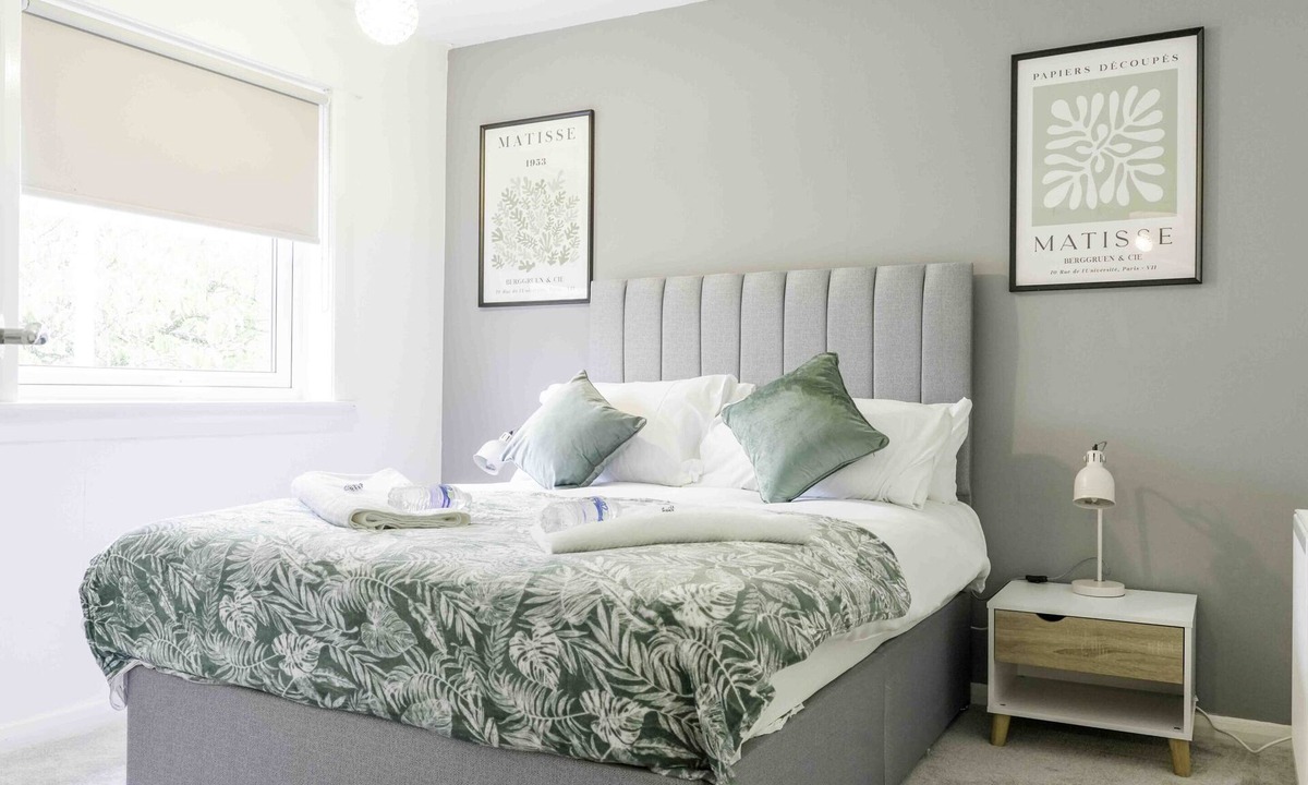 Livingston House | Caledonia Luxe Stays Short Lets Agency Livingston