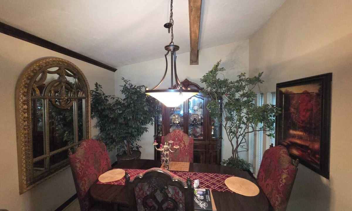 Oklahoma City House | calm relaxing vacation rentals in Oklahoma City Oklahoma with pool and games
