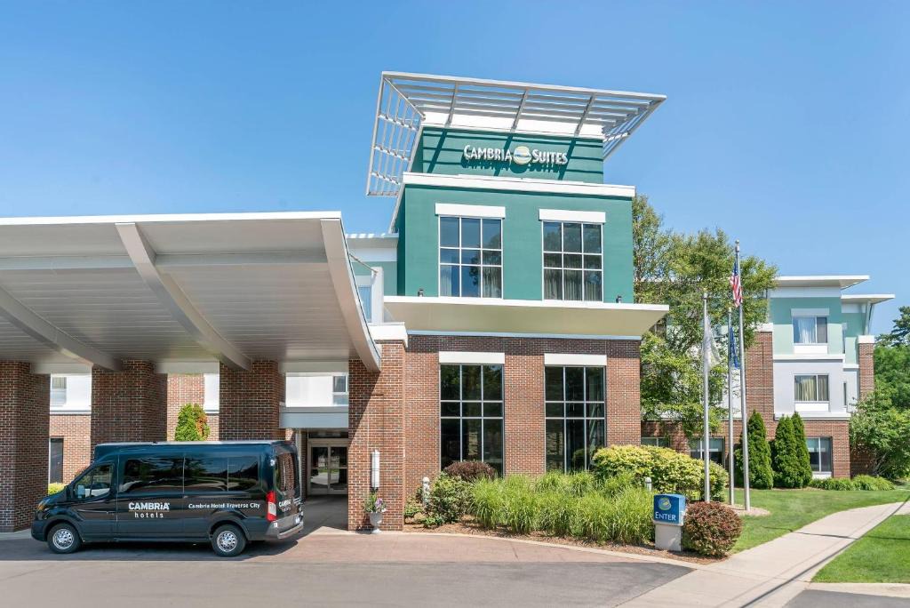 Traverse City Hotel | Cambria Hotel Traverse City