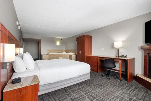 Grand Forks Hotel | Canad Inns Destination Center Grand Forks