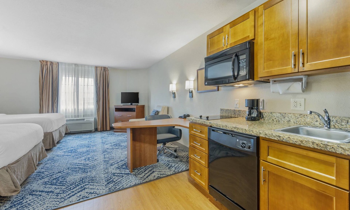 Indianapolis Hotel | Candlewood Suites Indianapolis East by IHG