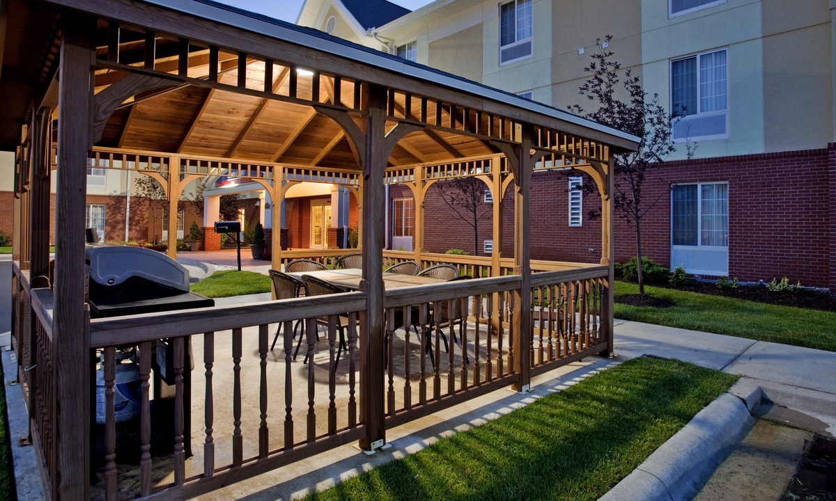 I-435 West KC-KS Hotel | Candlewood Suites Kansas City, an Ihg Hotel