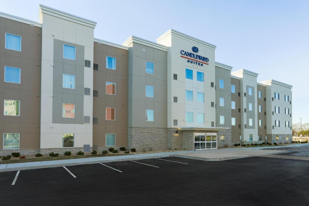 Lenexa Hotel | Candlewood Suites Lenexa - Overland Park Area by IHG