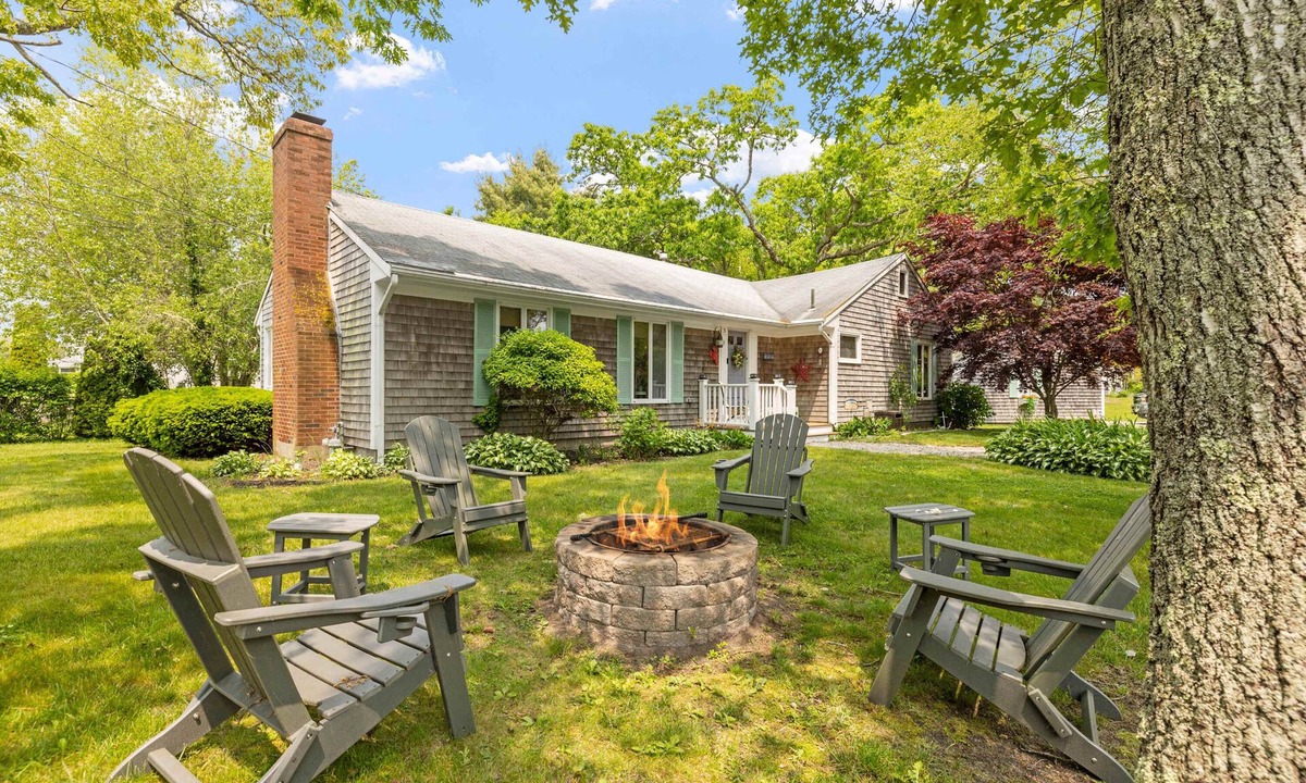 Northwest Harwich House | Cape Calm: A Harwich Port Coastal Haven