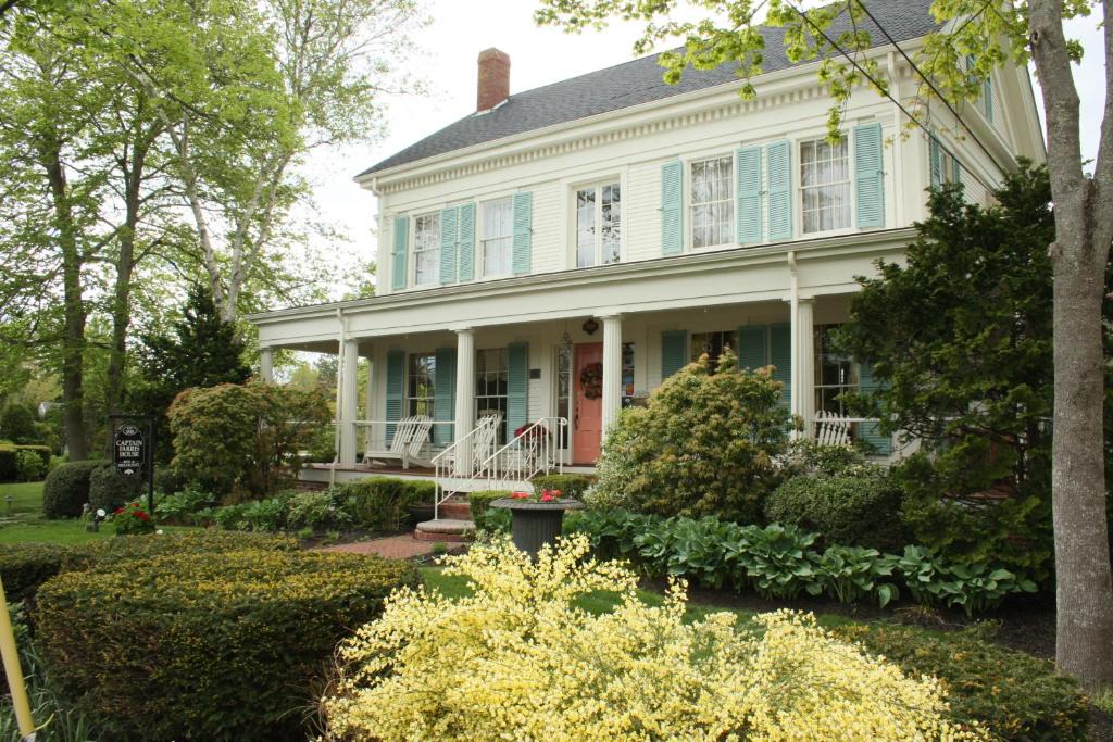 South Yarmouth Bed & Breakfast | Captain Farris House