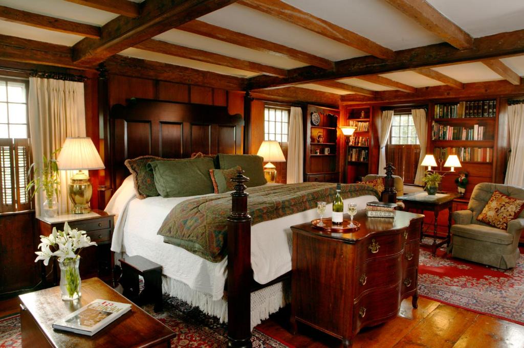 Chatham Hotel | Captain's House Inn