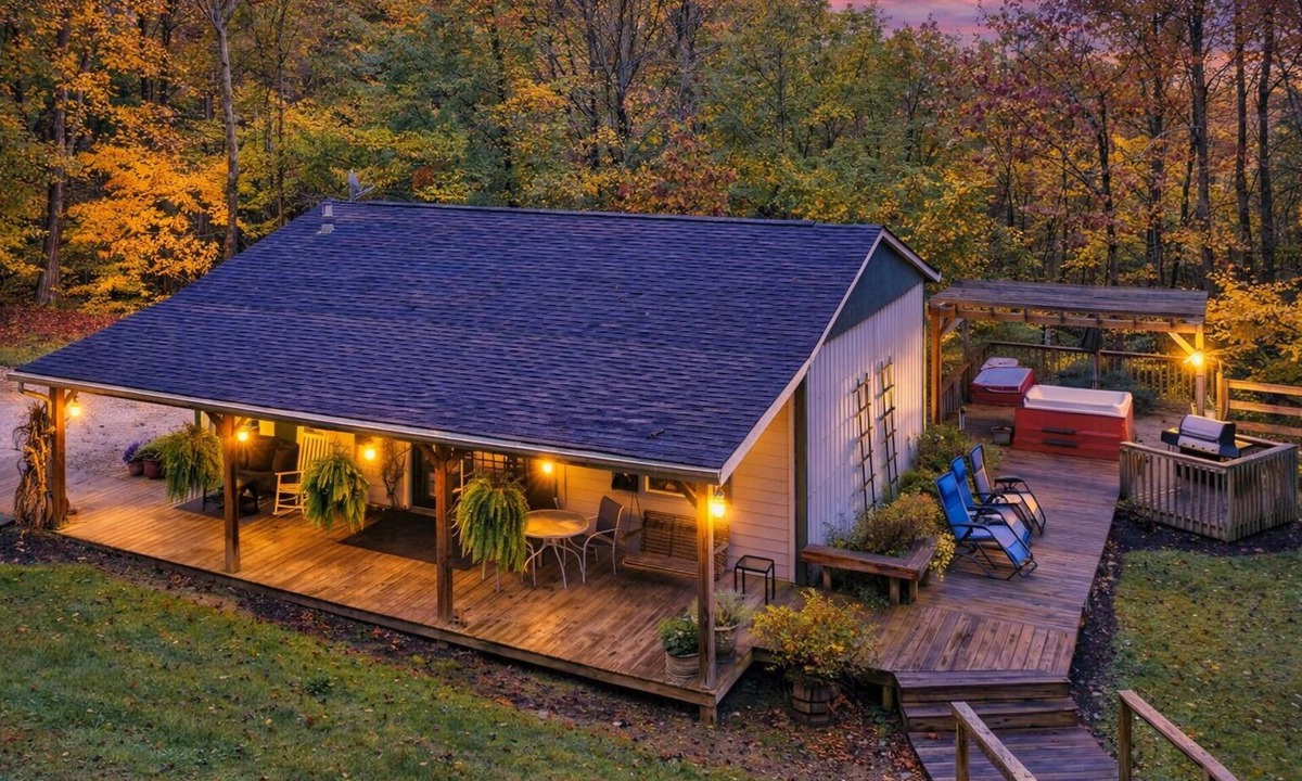 Carbon Hill Cabin | Carp's Cabin: 2 bedroom budget-friendly, modern farmhouse w/hot tub, NO WIFI