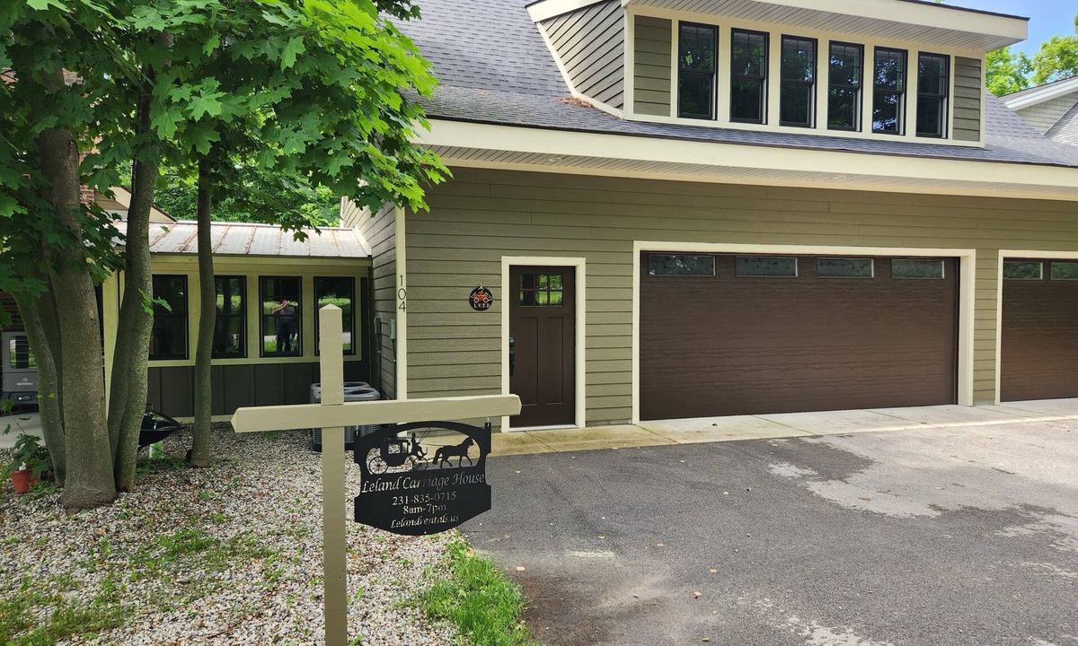 Leland Apartment | Carriage House guest house located in quaint FISHTOWN, Leland, Michigan, US