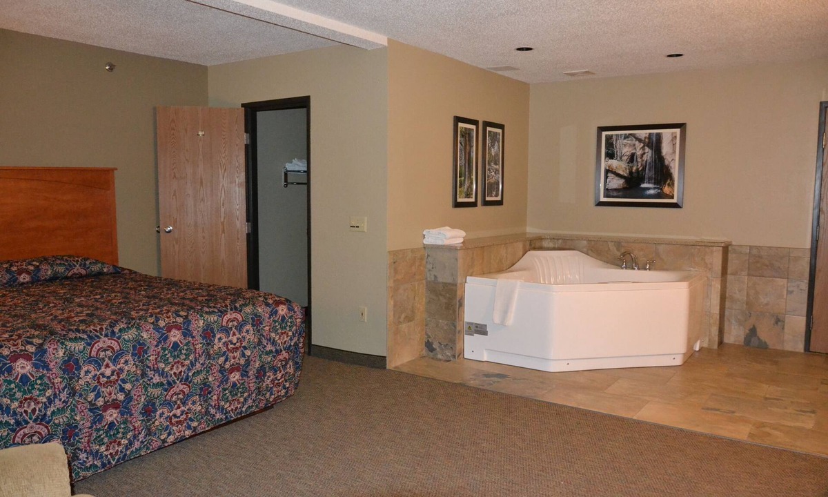 Carrington Hotel | Carrington Inn & Suites