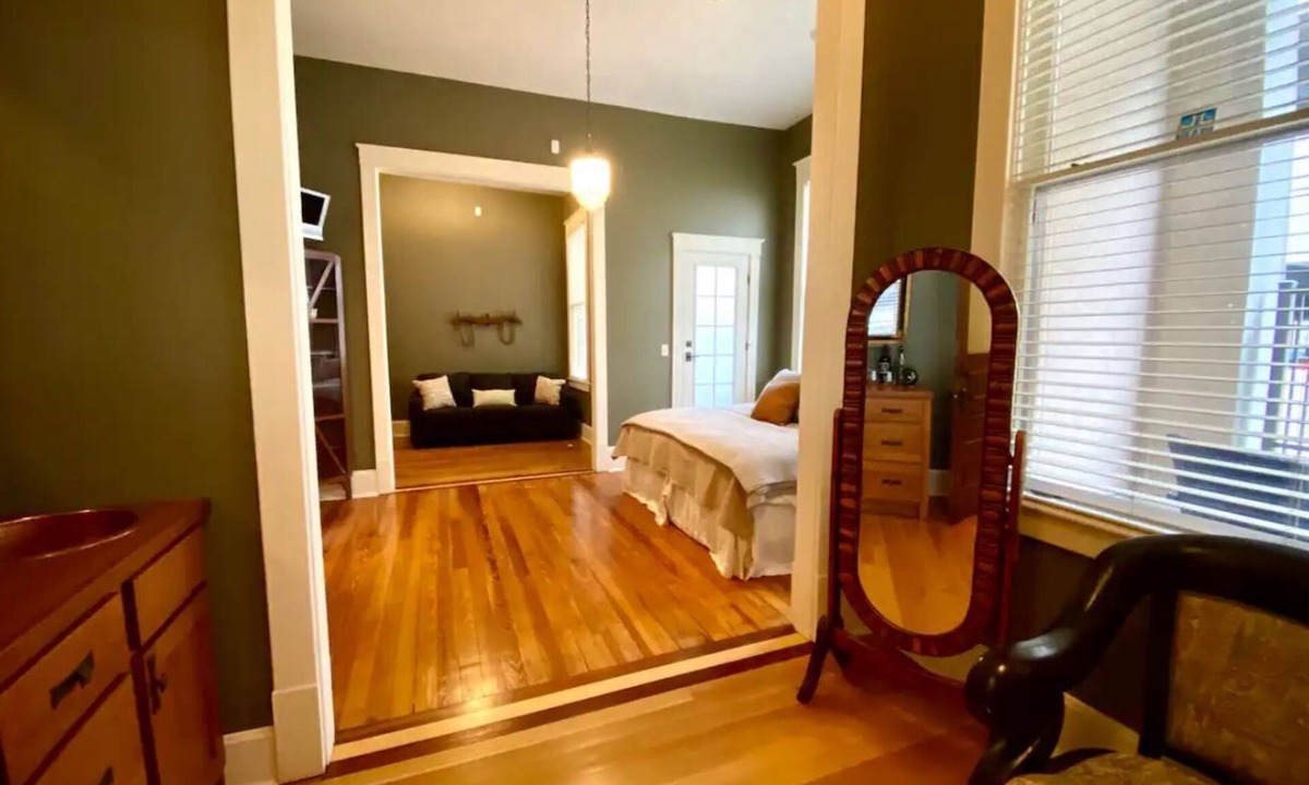 Terre Haute Apartment | Casa Urbana's - The Kaufmann Bedroom