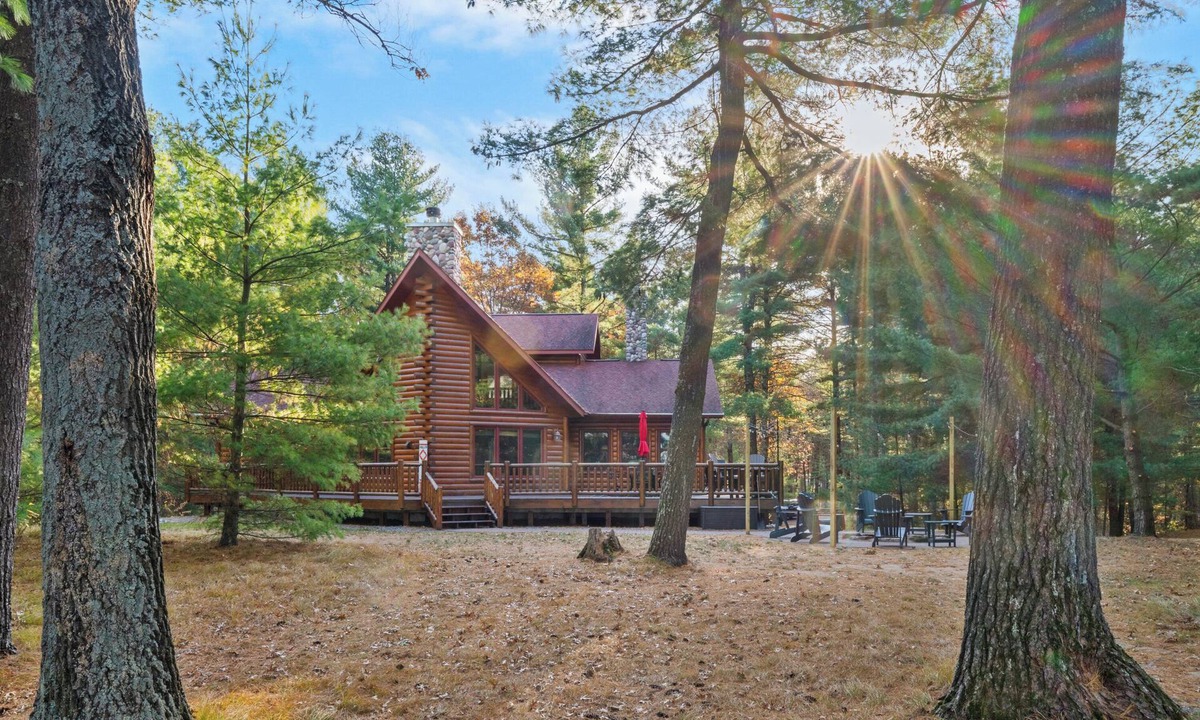 Friendship Cabin | Castle Rock Lake-Games-Bar-Fireplaces & Fire Pits
